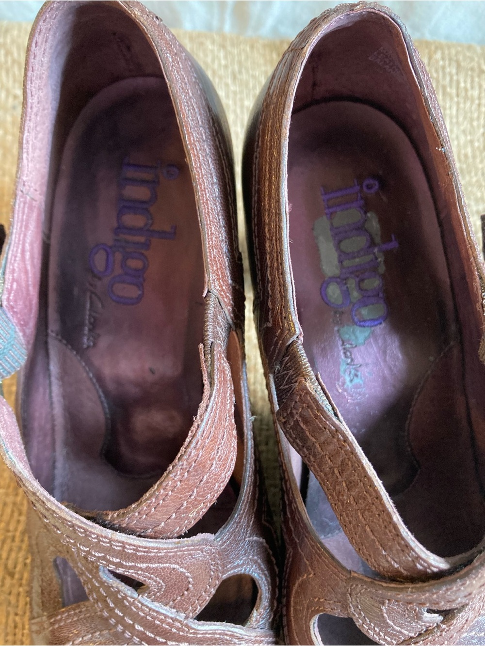 Vintage Brown Leather Mary Jane Heels - Picture 6 of 9